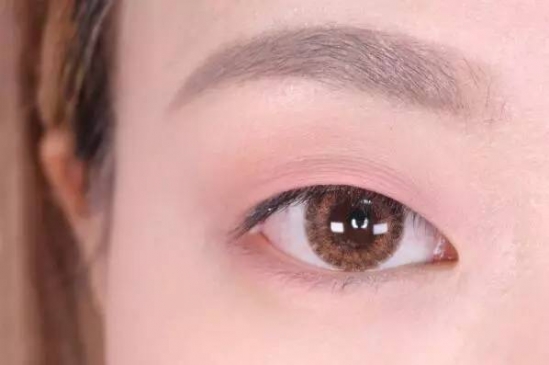 单眼皮眼妆画法步骤 单眼皮这么画美极了