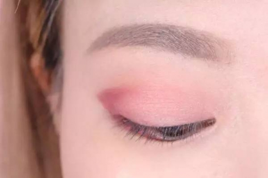 单眼皮眼妆画法步骤 单眼皮这么画美极了