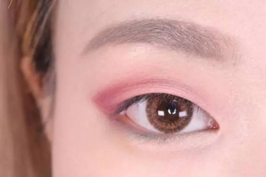 单眼皮眼妆画法步骤 单眼皮这么画美极了