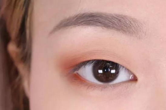 单眼皮眼妆画法步骤 单眼皮这么画美极了
