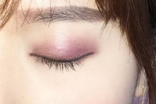 日系妆容和韩系妆容的区别 日系妆VS韩系妆，哪个适合你？
