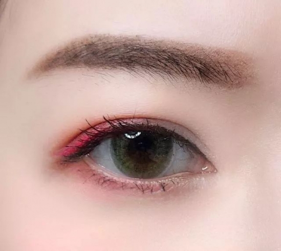 4个大地色眼影怎么画 春夏最抢戏的绝美眼妆，让我画给你看吧！