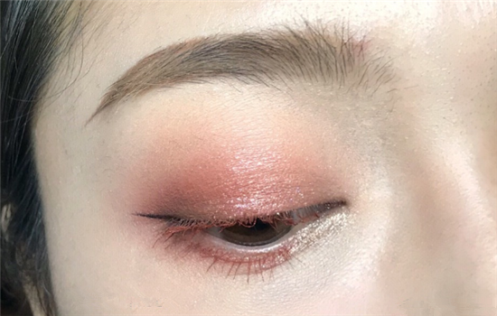 酒红色眼影画法 超日常的酒红色眼妆