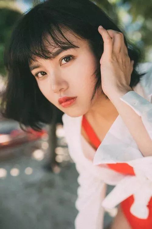 2024流行发型女中短发 多款今年流行发型推荐