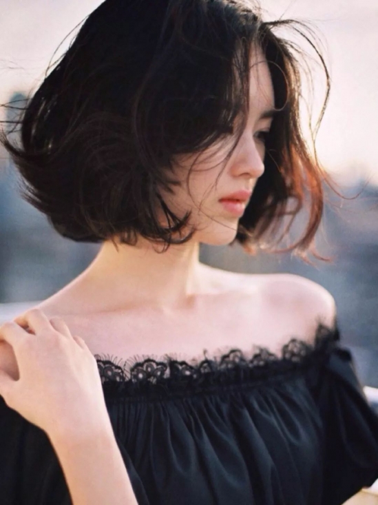 2024流行短发女 今年最流行几款女生短发发型