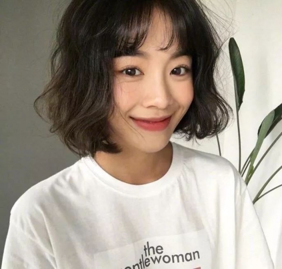 2024流行短发女 今年最流行几款女生短发发型