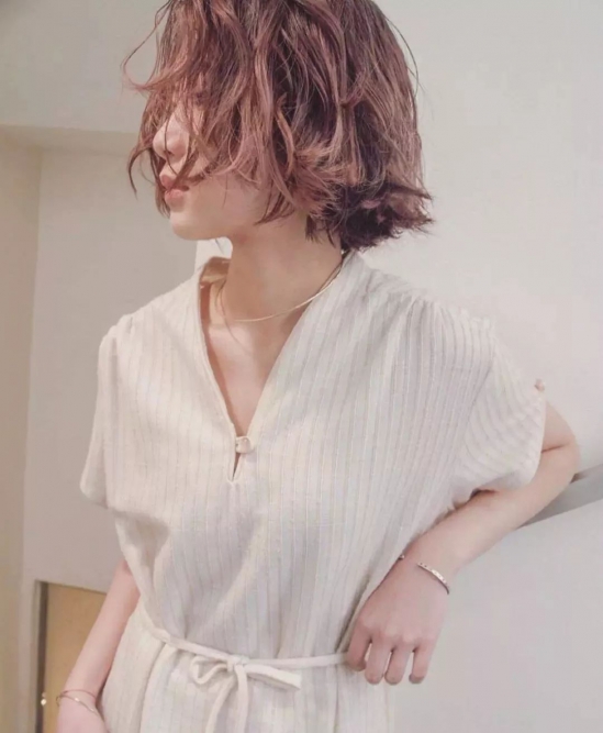2024流行短发女 今年最流行几款女生短发发型