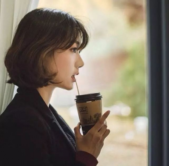 2024流行短发女 今年最流行几款女生短发发型