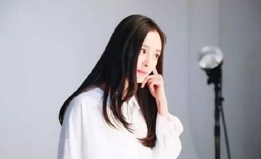 流行发型2024女中长发 今年多款好看女生发型推荐