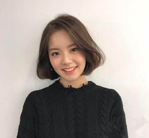 女生短发怎么烫好看 这样烫不显老反而提升时髦度