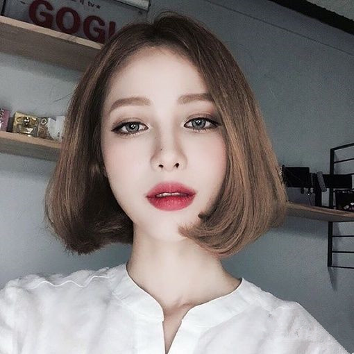 没有刘海的短发 很适合春夏季