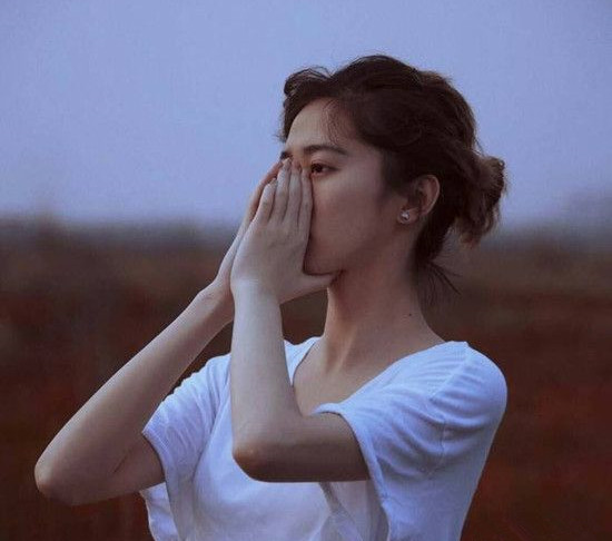绑什么发型好看又简单 春季这样扎发会美美哒