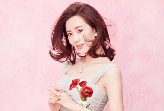 2024流行发型女中长发 多款很潮中长发发型推荐