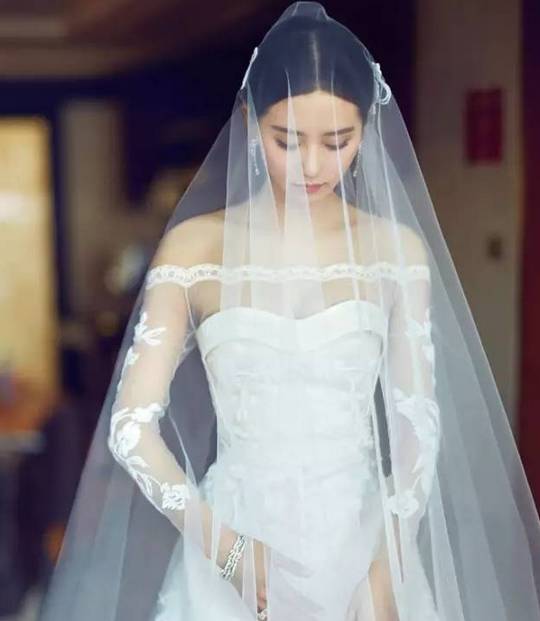 2024流行发型女中长发 多款很潮中长发发型推荐