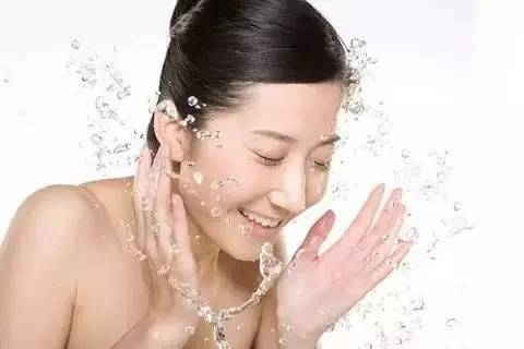 晚上睡前怎么护肤 做好这九步有水嫩肌肤