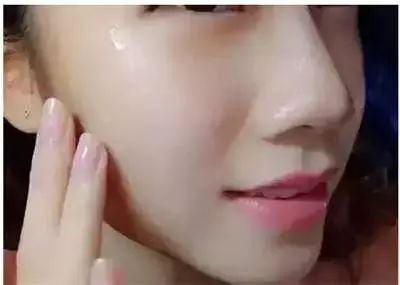 毛孔粗大是什么原因引起的 怎样才能拥有细腻肌肤呢