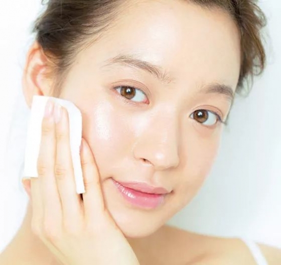 肌底液有什么用 它和精华液有什么区别呢