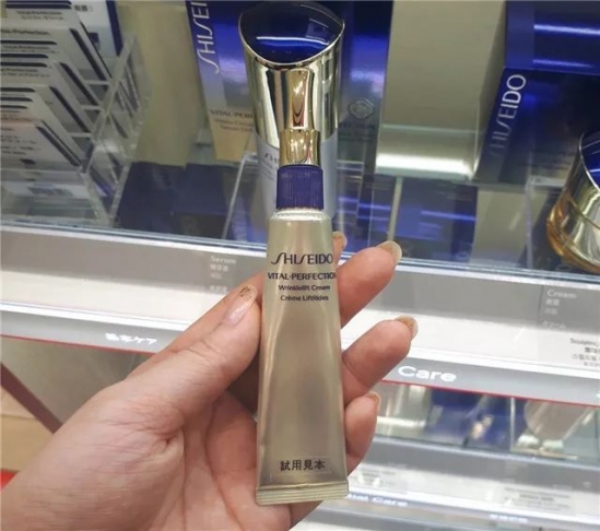 晚上熬夜用什么护肤品 熬夜不保养你等着变咸鱼吗