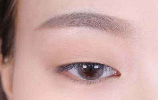 单眼皮红色眼影怎么画 这样画最好看