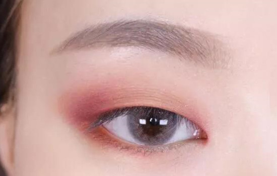 单眼皮红色眼影怎么画 这样画最好看
