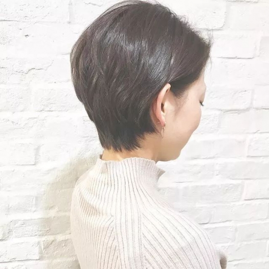 好看的短发女 这些发型好看不夸张