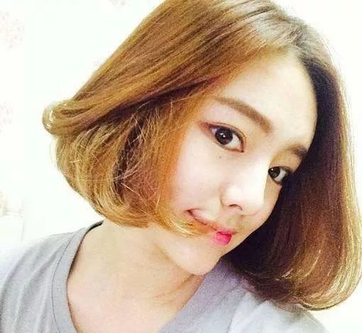 百变的女生小短发发型 时尚又美颜