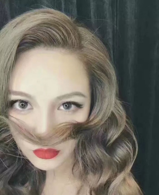 2024最显白的头发颜色 染对发色土妞变仙女