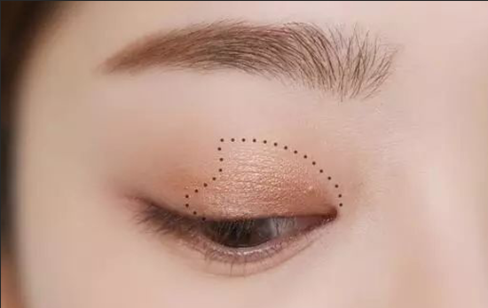 完美日记秋叶眼影教程 秋天最适合这种眼妆