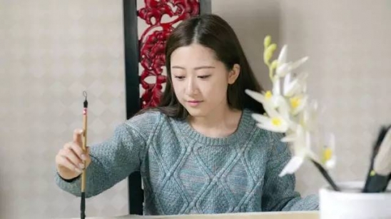 女生怎么锻炼气质 爱书法的女人，知书达理，高贵优雅！