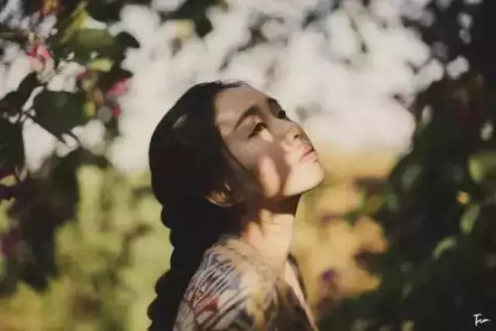 一个男人对你又爱又恨 这10个表现他最在乎