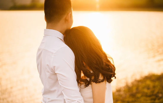 如何让男人主动向你求婚 教你4招刺激法