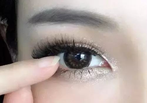 假睫毛怎么贴自然图解 假眼睫毛怎么戴
