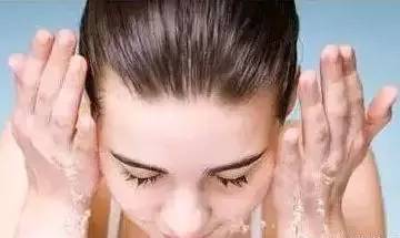 卸妆水的正确使用方法