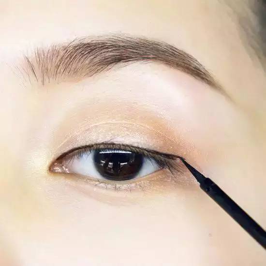 正确的淡妆化妆步骤 淡妆的画法