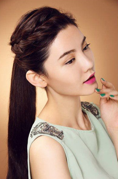 高马尾怎么扎 如何扎高马尾简单好看
