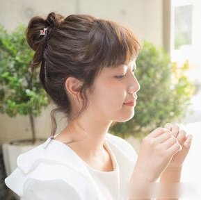 夏天丸子头怎么扎好看 夏季丸头最简单扎法