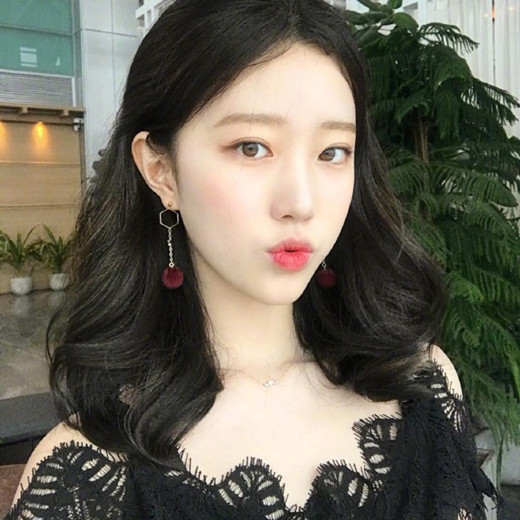 气质卷发发型图片 气质卷发女生中长发型