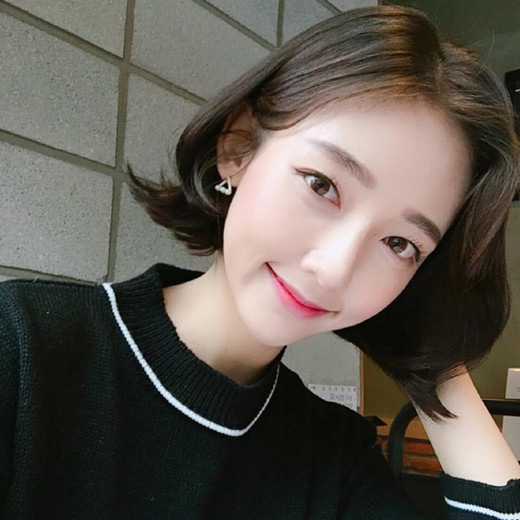 女生卷发发型图片短发 女生短发卷发发型图片