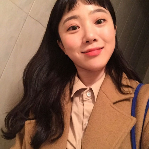 黑色长发烫什么卷好看 黑色长头发怎么弄好看