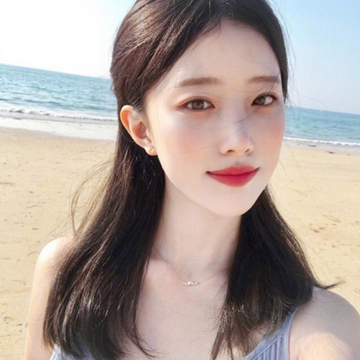 女生发型中长发小清新 女生发型中长发卷发