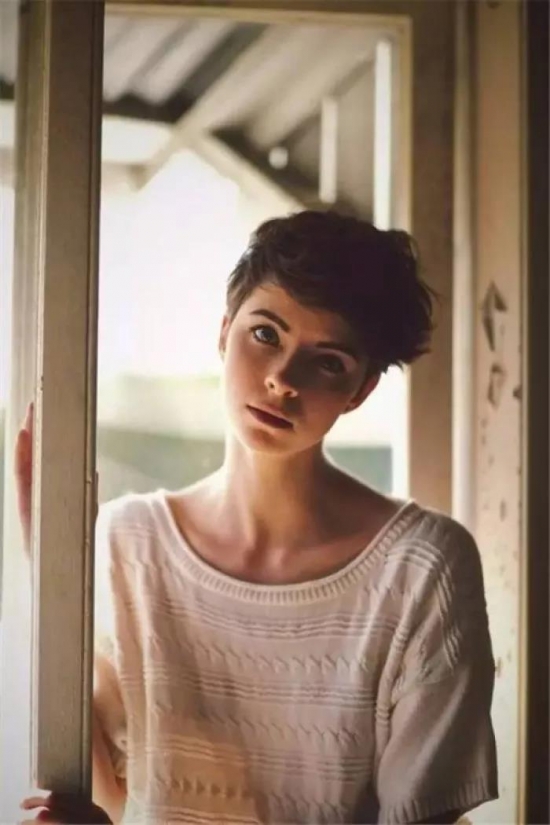 帅气超短发女生图片 超短发女