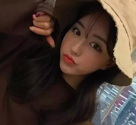 适合戴帽子的发型女 戴帽子发型女