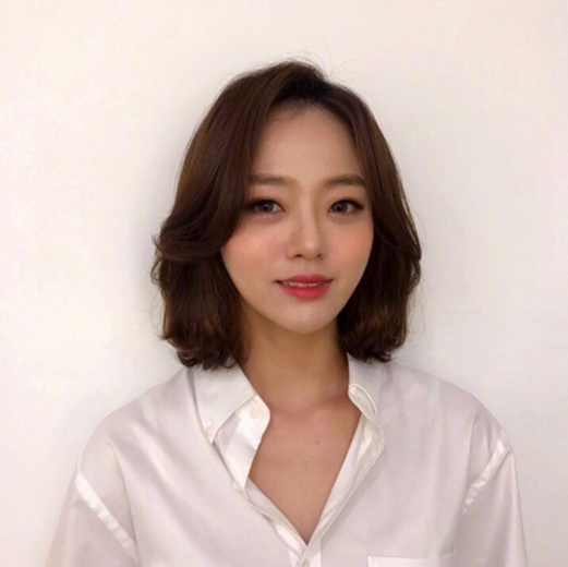 短发颜色2024款短发 女生短发颜色