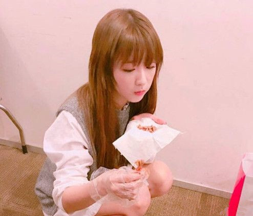 女生齐刘海好看吗 女生齐刘海图片