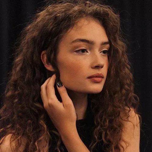 2024流行烫发图片女