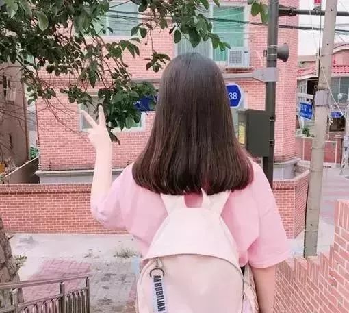 2024年流行烫发中短发