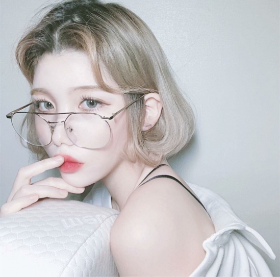 女人短发染什么色好看