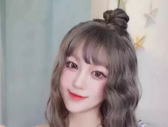 短卷发如何打理好看