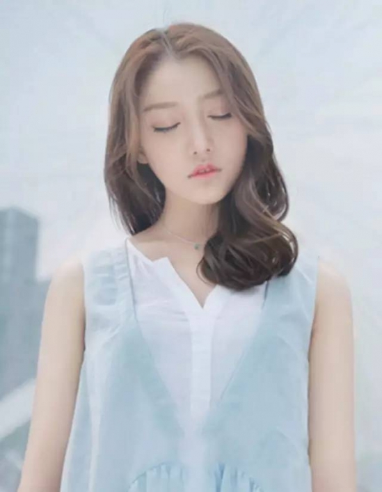 低发际线女生发型