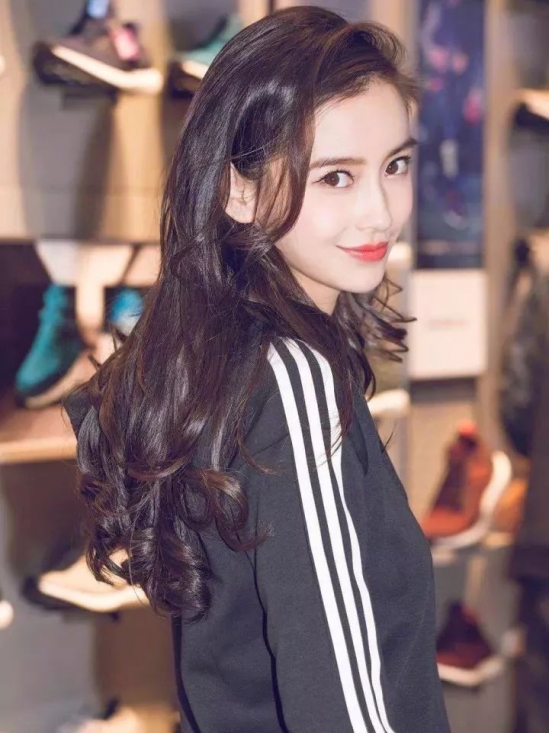 烫卷发女生发型图片